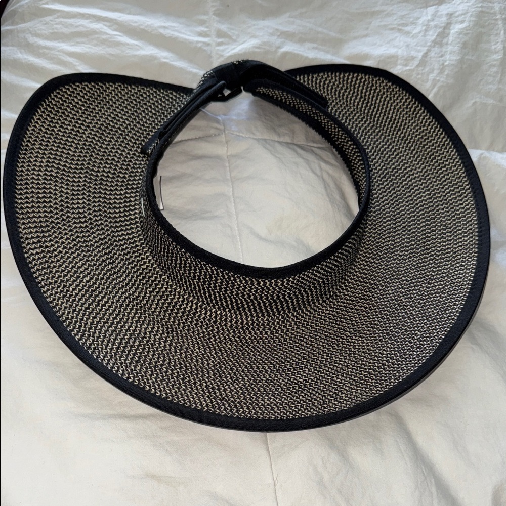 Stylish Black and White Women's Sun Visor